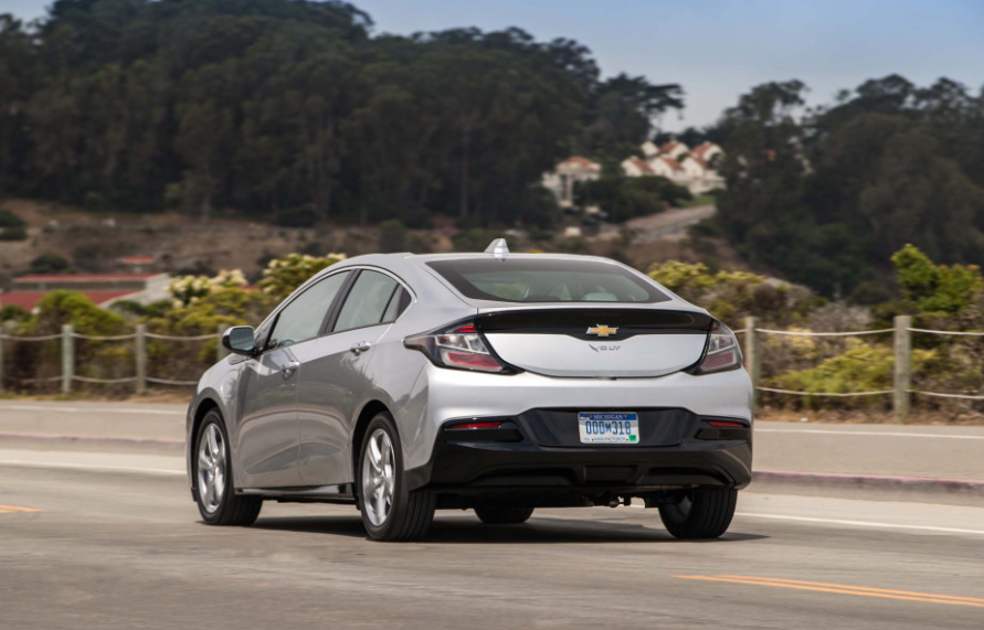 2022 chevy volt range