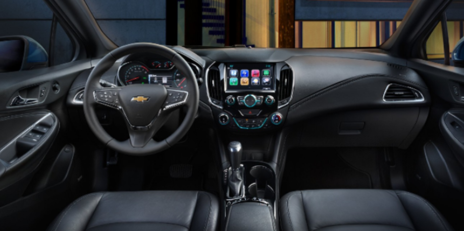 2020 Chevy Cruze Hatchback Interior