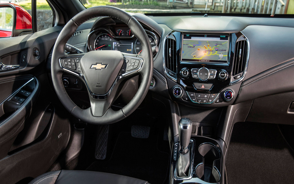2020 Chevrolet Sonic MPG Interior