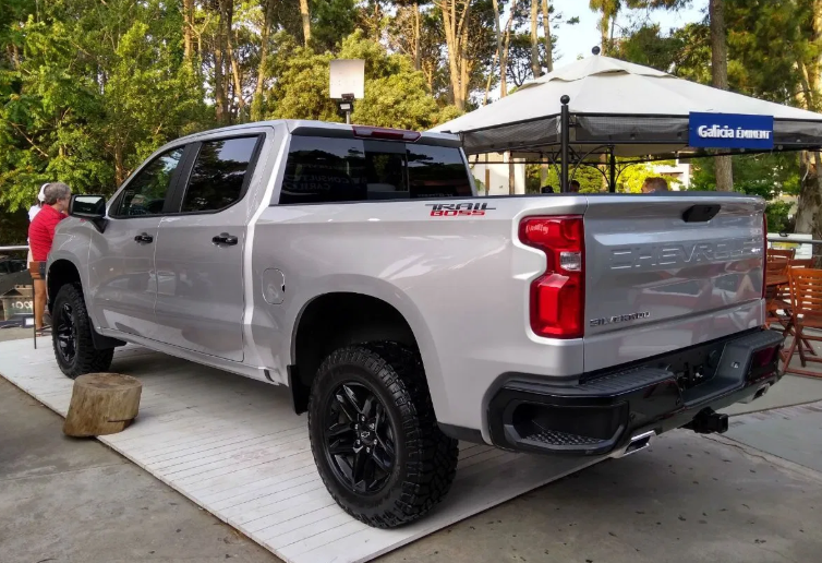 2021 Chevrolet Silverado HD High Country Redesign